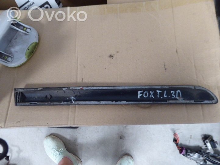 Volkswagen Fox Rivestimento passaruota anteriore 5Z3853535