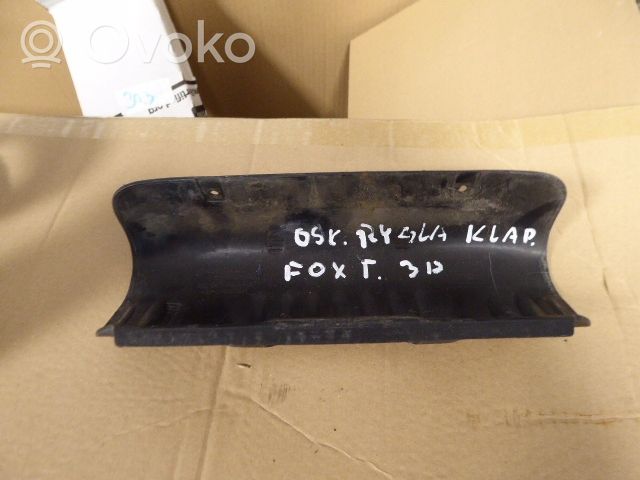 Volkswagen Fox Osłona tylnej klapy 5Z6863485