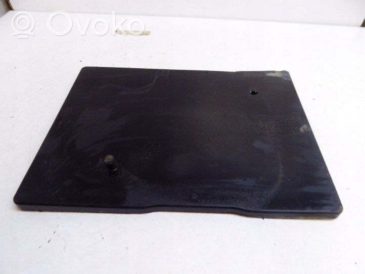 Toyota Avensis T220 Bandeja para la caja de la batería 74431-05030