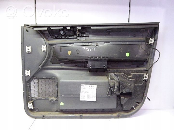 Volkswagen Polo Apmušimas priekinių durų (obšifke) 6Q4867011L