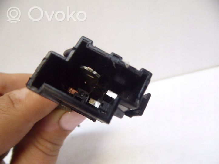 Volvo S70  V70  V70 XC Aerial antenna amplifier 9452009