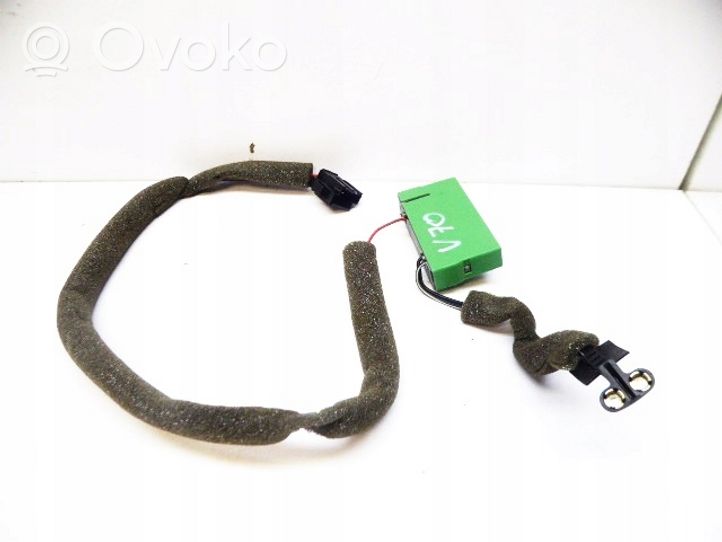 Volvo S70  V70  V70 XC Aerial antenna amplifier 9452009