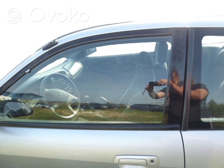 Mitsubishi Colt Vitre de fenêtre porte avant (coupé) 