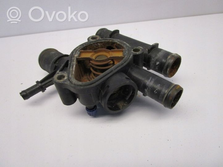 Renault Trafic II (X83) Boîtier de thermostat 8200074349C