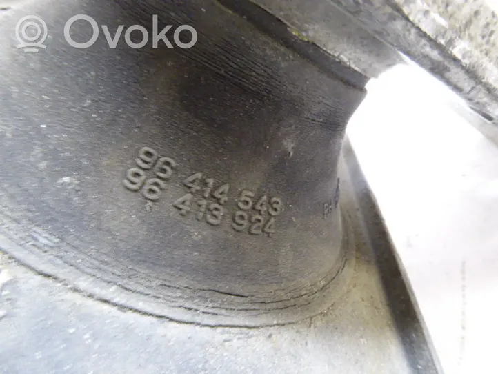 Daewoo Tacuma Engine mounting bracket 