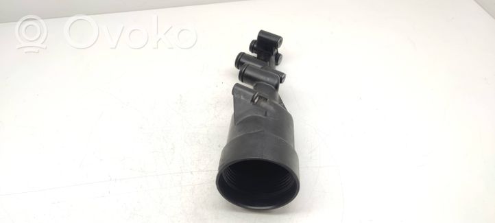 Mercedes-Benz Sprinter W906 Supporto di montaggio del filtro dell’olio 70321178