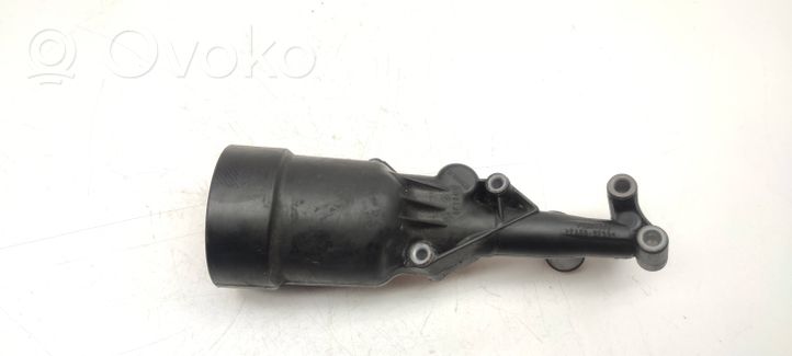 Mercedes-Benz Sprinter W906 Supporto di montaggio del filtro dell’olio 70321178