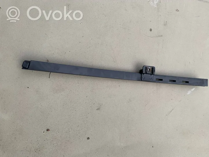 Opel Insignia A Rail de pare-brise de porte arrière 22784831