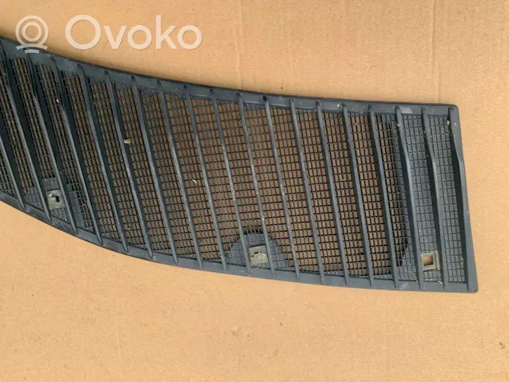 Mercedes-Benz W123 Grille calandre de capot 1268660265