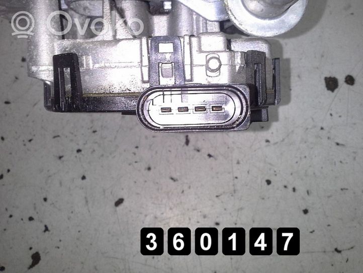 Ford Focus C-MAX Takalasinpyyhkimen moottori # 0390241724
