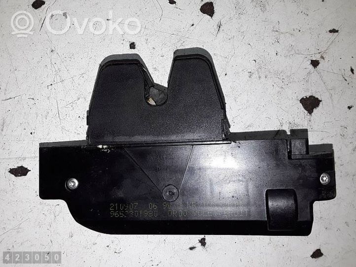 Citroen C3 Zamek tylnej klapy bagażnika 9653301980