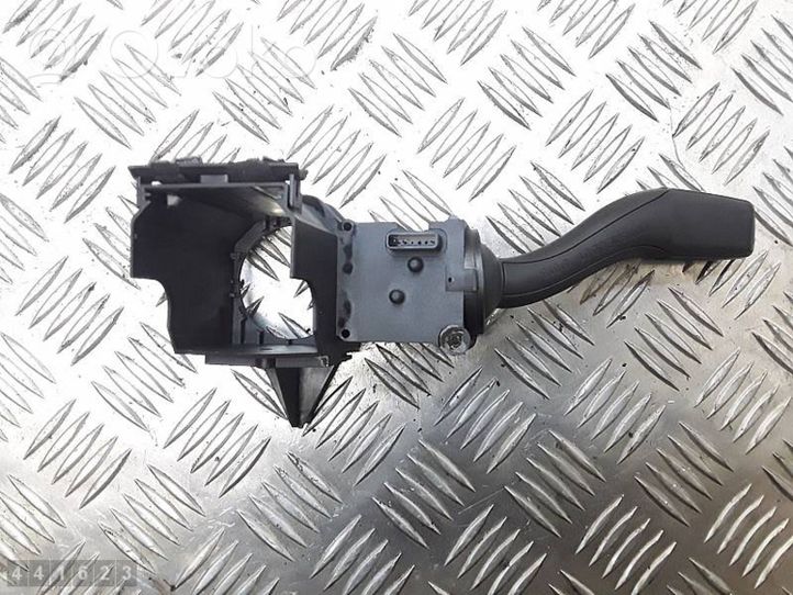 Audi A6 S6 C5 4B Commodo de clignotant CZK0301104601