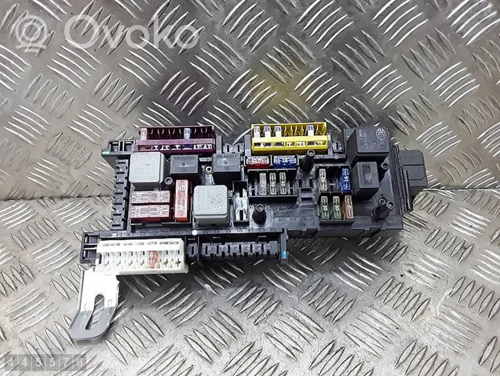 Mercedes-Benz E AMG W211 Module de fusibles 016706581