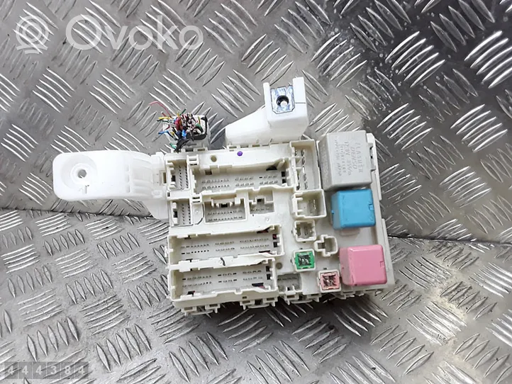 Toyota Prius (NHW20) Sulakemoduuli 8273047290