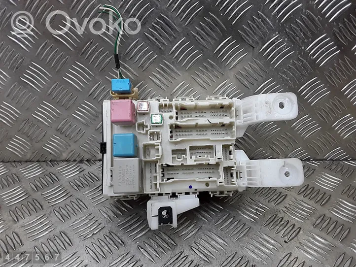 Toyota Prius (NHW20) Fuse module 8273047290