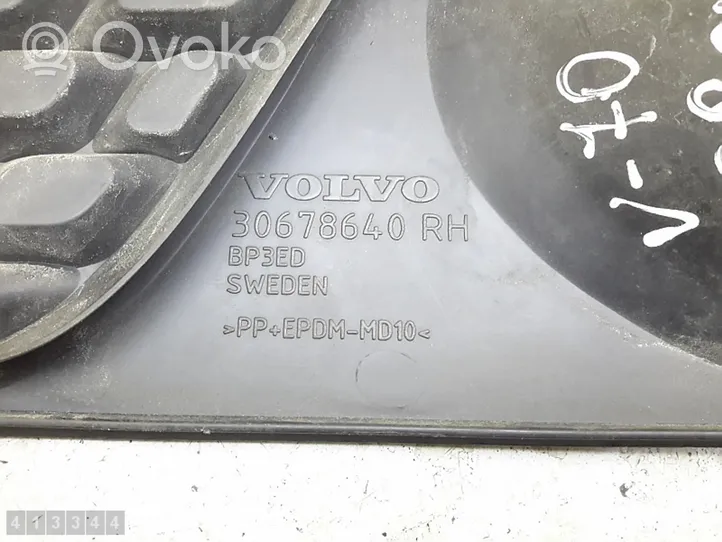 Volvo V70 Etusäleikkö 30678640