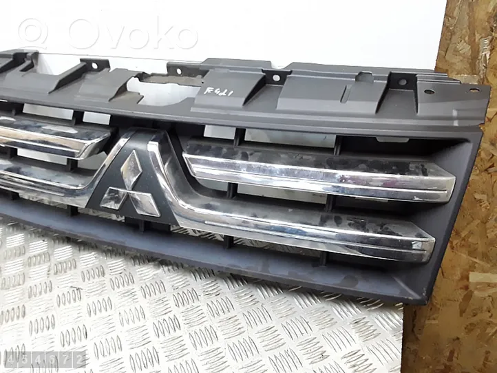 Mitsubishi Pajero Grille de calandre avant 7450a150