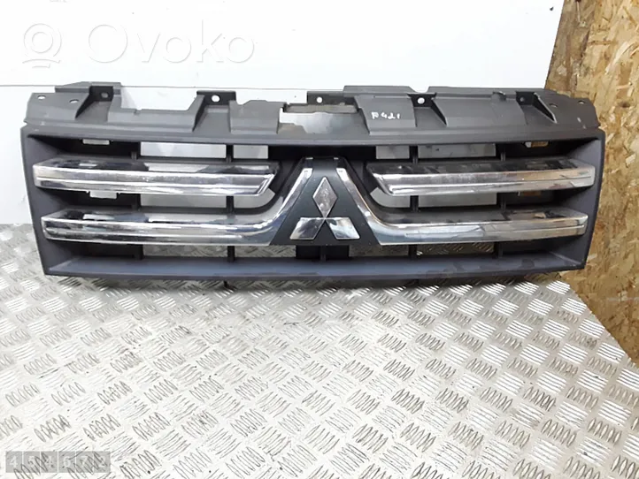 Mitsubishi Pajero Grille de calandre avant 7450a150