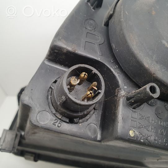 Volkswagen PASSAT B5 Lampa przednia 3B0941018