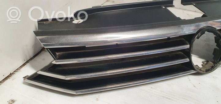 Volkswagen PASSAT B8 Grotelės viršutinės 3G0853651