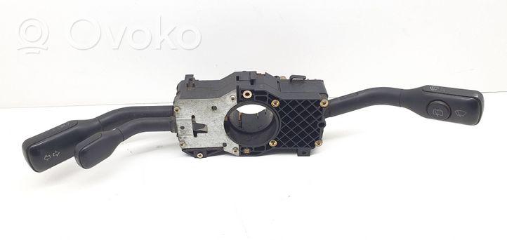 Audi A4 S4 B5 8D Leva/interruttore dell’indicatore di direzione e tergicristallo 4D0953513A