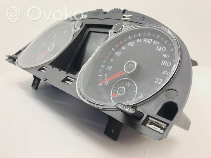 Volkswagen PASSAT B6 Speedometer (instrument cluster) 3C0920872G