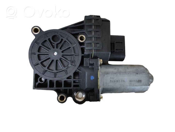 Audi A4 S4 B7 8E 8H Moteur de lève-vitre de porte avant 0130801767