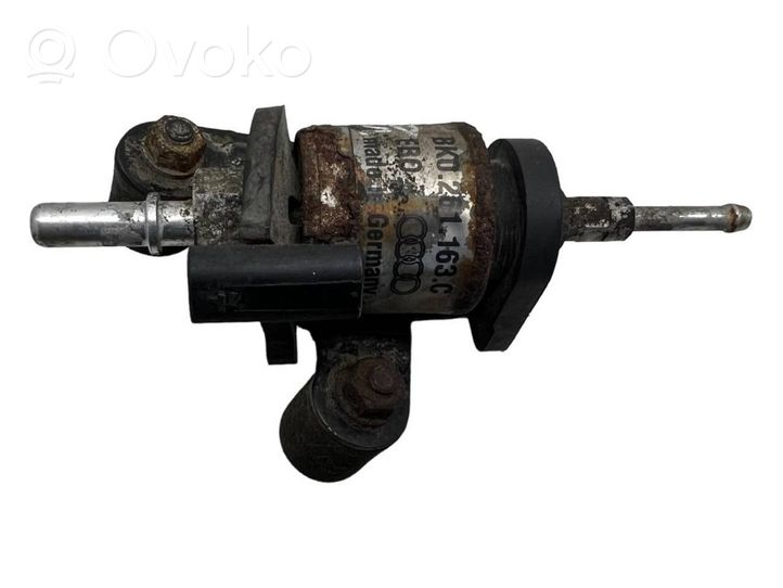 Volkswagen Golf VI Pompa del combustibile del riscaldamento ausiliario Webasto 8K0963303