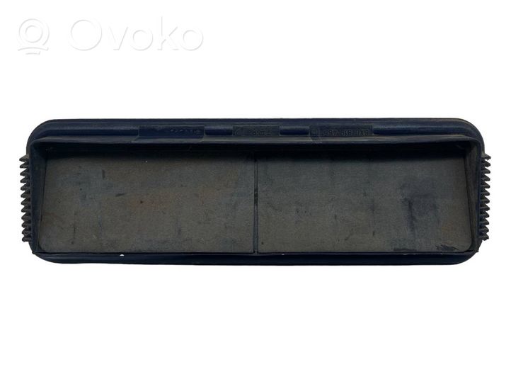Volkswagen Polo IV 9N3 Quarter panel pressure vent 6X0819465D