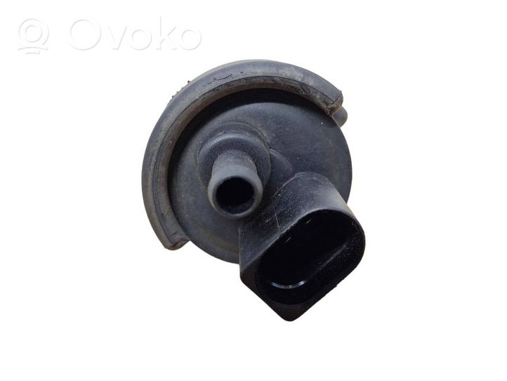 Volkswagen Touran I Valve vacuum 058133459