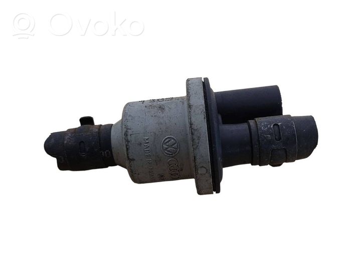 Volkswagen Touran I Valve vacuum 058133517B