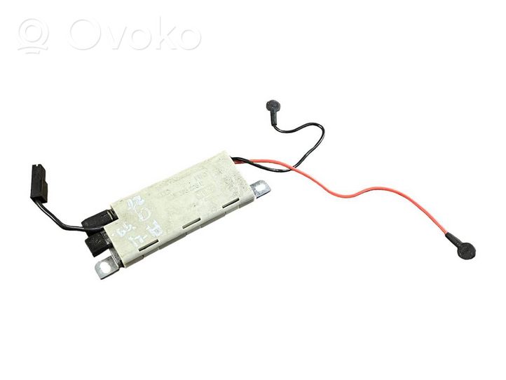 Audi A4 S4 B5 8D Aerial antenna amplifier 8D5035225D