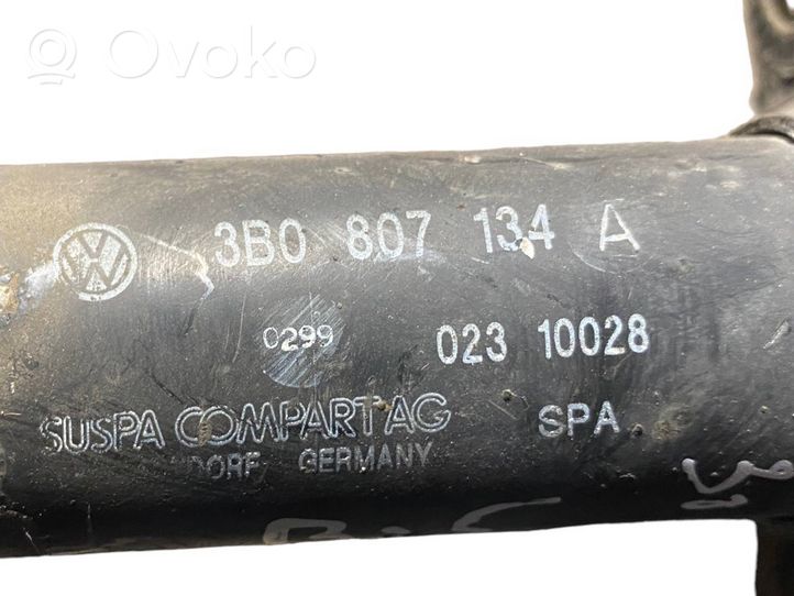 Volkswagen PASSAT B5 Absorbeur de pare-chocs avant 3B0807134A