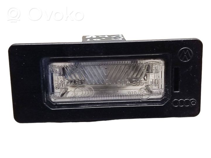 Audi A4 Allroad Lampa oświetlenia tylnej tablicy rejestracyjnej 8T0943021