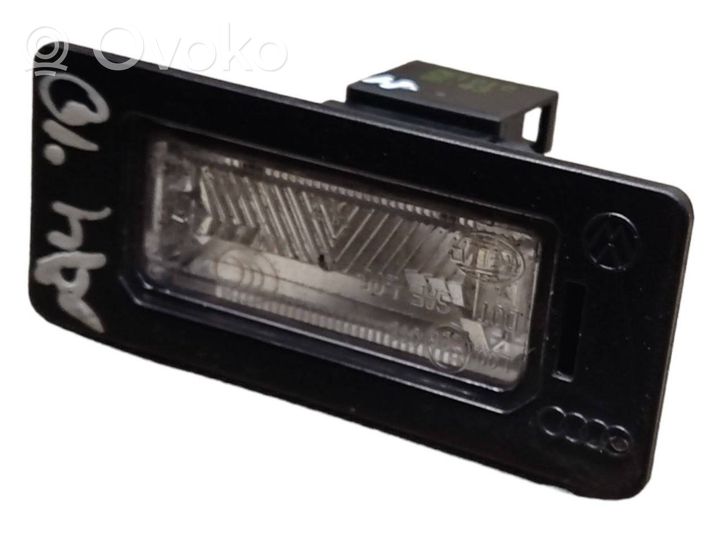 Audi A4 Allroad Lampa oświetlenia tylnej tablicy rejestracyjnej 8T0943021