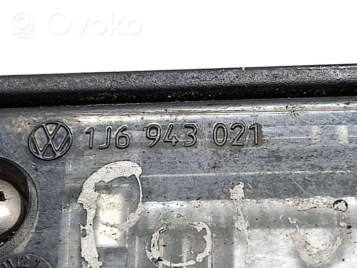 Volkswagen Polo Numura zīmes apgaismojums 1J6943021