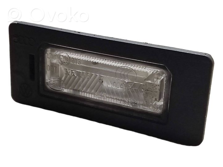 Audi A4 Allroad Lampa oświetlenia tylnej tablicy rejestracyjnej 8T0943021