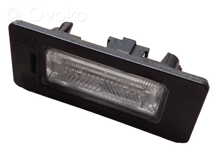 Skoda Fabia Mk2 (5J) Lampa oświetlenia tylnej tablicy rejestracyjnej 8T0943021