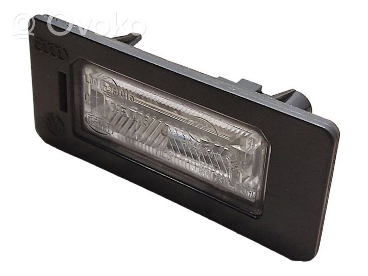 Audi A4 Allroad Lampa oświetlenia tylnej tablicy rejestracyjnej 8T0943021