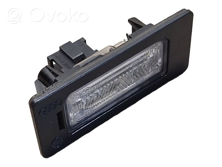 Audi A4 Allroad Lampa oświetlenia tylnej tablicy rejestracyjnej 8T0943021