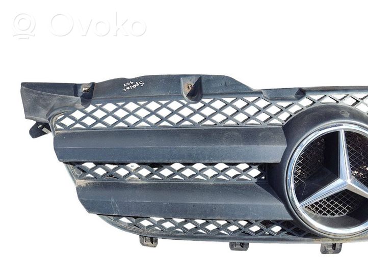 Mercedes-Benz Sprinter W906 Maskownica / Grill / Atrapa górna chłodnicy A9068800385