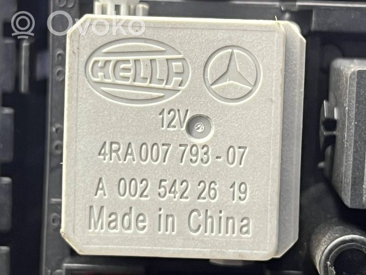 Mercedes-Benz E AMG W212 Module de fusibles 5DK01102311