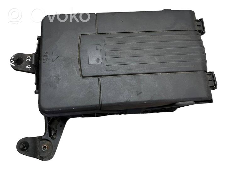 Volkswagen PASSAT CC Battery box tray 1K0915325A