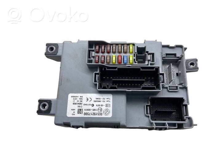 Opel Combo D Módulo de fusible 116RI000674