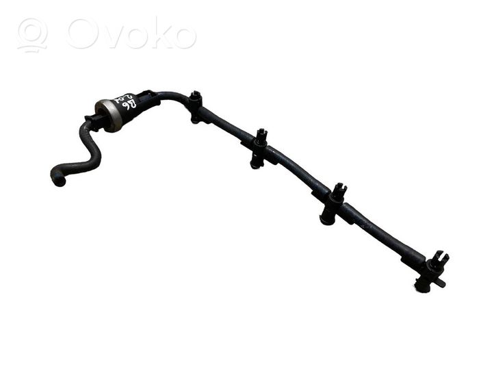 Volkswagen PASSAT B6 Fuel return line/hose 2136300