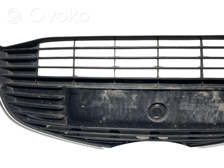 Toyota Yaris Grille calandre supérieure de pare-chocs avant 531020D030