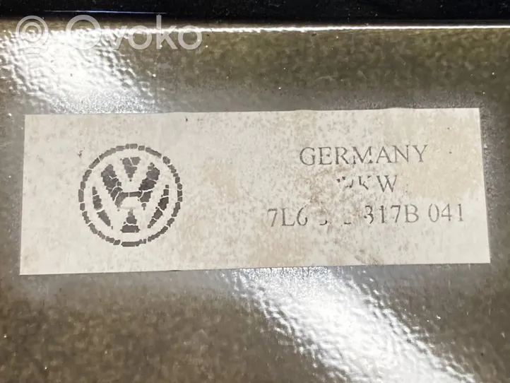 Volkswagen Touareg I Muu etuoven verhoiluelementti 7L6853317B