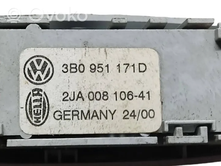 Volkswagen Bora Galinių vietų apšvietimo žibintas 3B0951171D