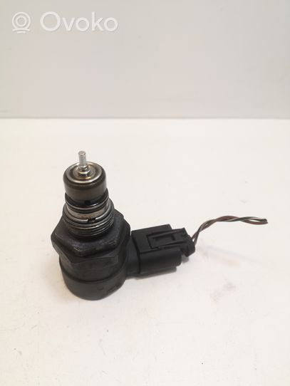 Mercedes-Benz E W211 Sensore di pressione del carburante A6110780449