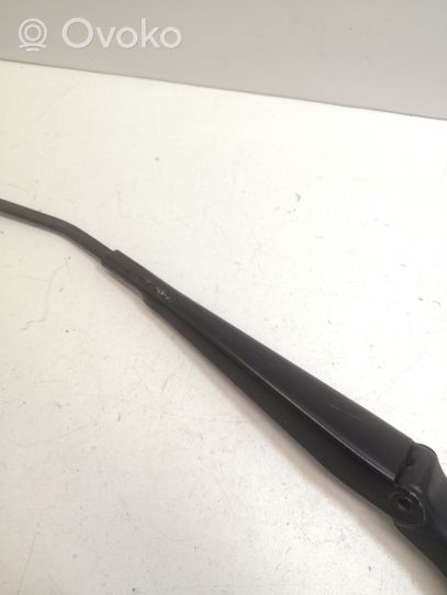 Mercedes-Benz B W245 Front wiper blade arm A1698200140